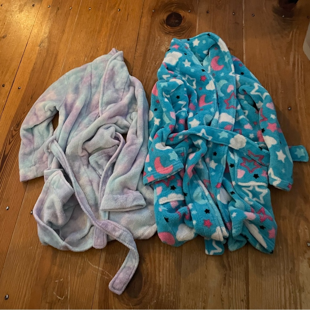 2 girls bathrobes - wondernatiom size 7/8